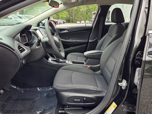 Used 2017 Chevrolet Cruze LT w/ Convenience Package FWD image 10