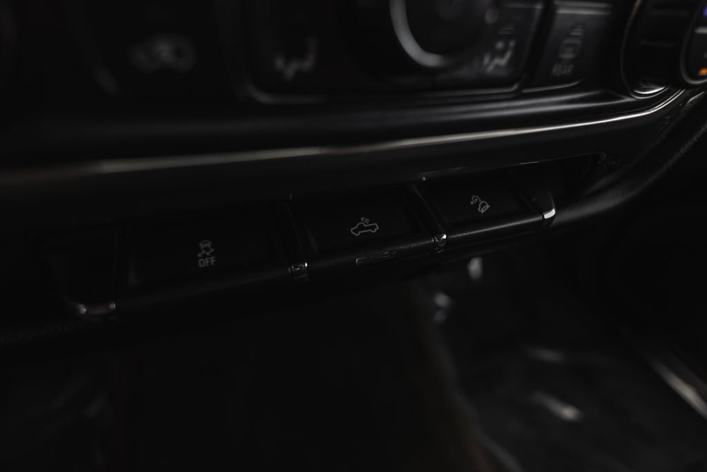 Used 2018 Chevrolet Silverado 1500 LT w/ All Star Edition AWD/4WD image 22