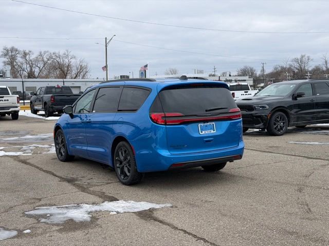 New 2026 Chrysler Pacifica Select image 2