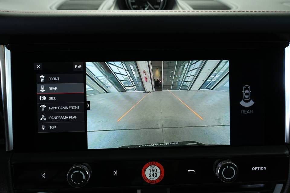 Certified 2025 Porsche Macan AWD/4WD image 19
