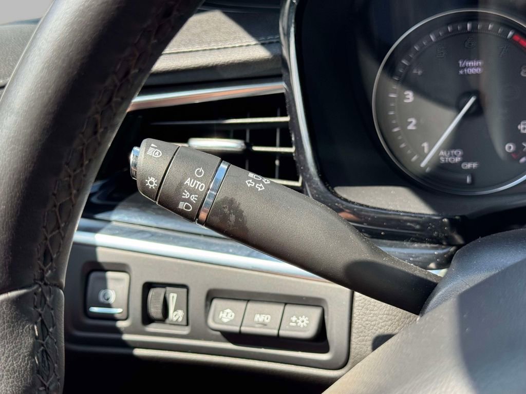 Used 2023 Cadillac XT6 Premium Luxury w/ Technology Package image 33