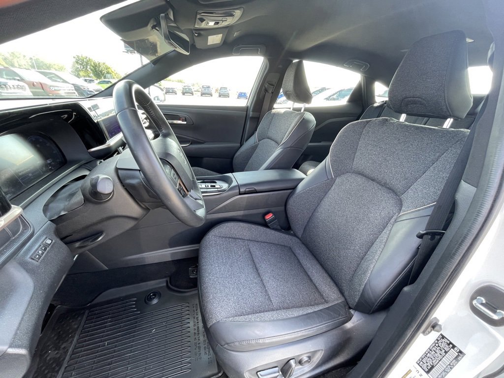 Used 2023 Toyota Crown XLE image 23