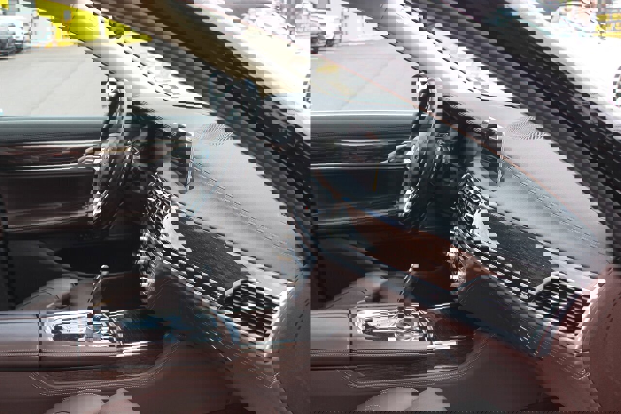 Used 2020 BMW 750i xDrive image 23