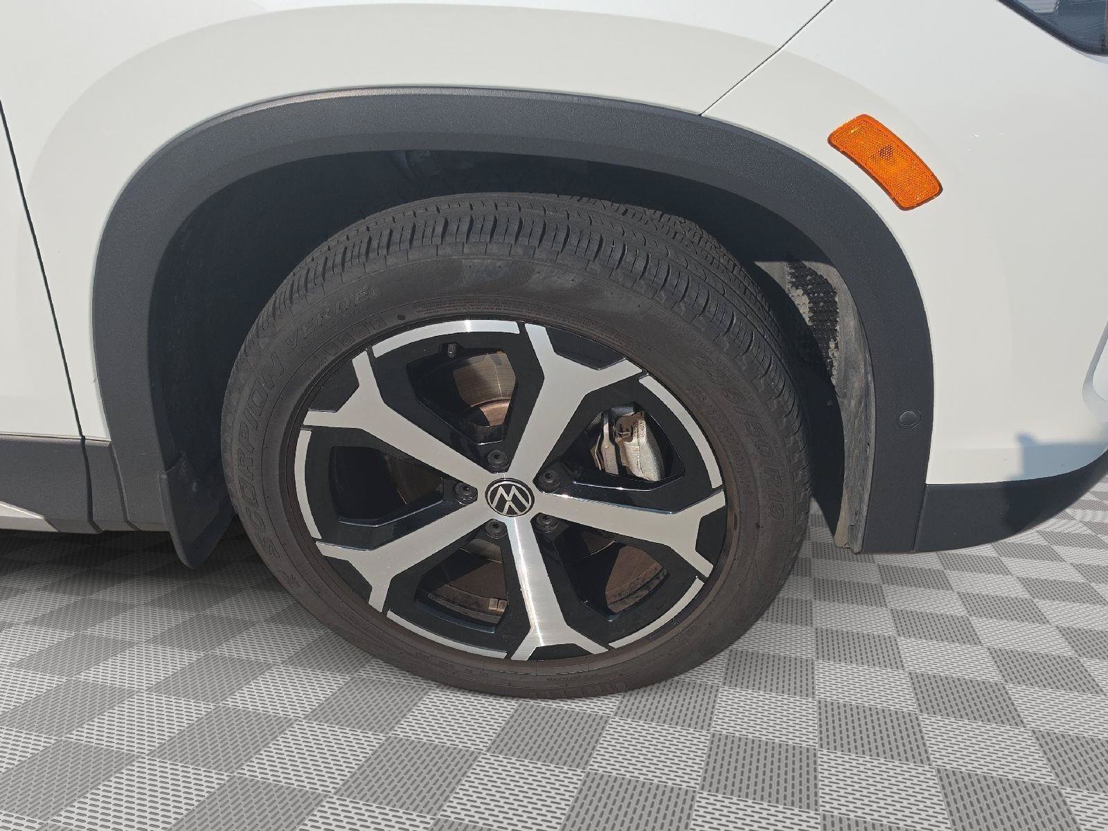 Certified 2025 Volkswagen Tiguan SE AWD/4WD image 19