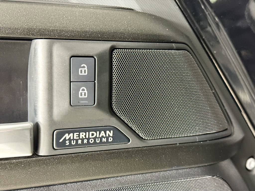 Used 2025 Land Rover Defender 110 V8 AWD/4WD image 24