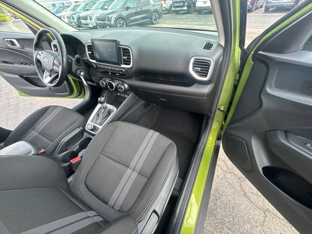 Used 2022 Hyundai Venue SEL FWD image 14