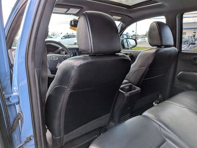 Used 2019 Toyota Tacoma TRD Off-Road image 16