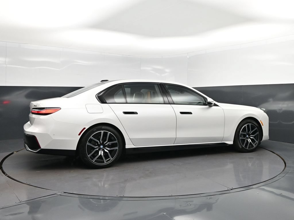 Used 2026 BMW 740i RWD image 8