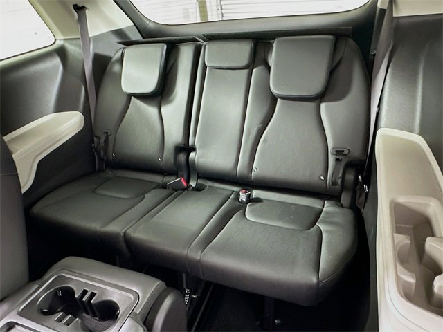 Used 2024 Kia Carnival LX image 12