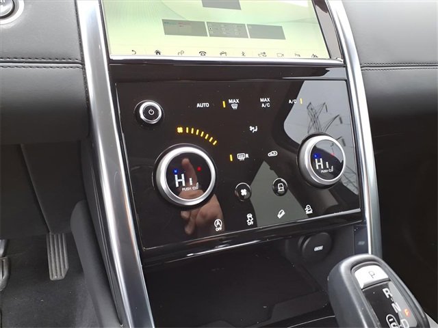 Used 2020 Land Rover Discovery Sport image 16