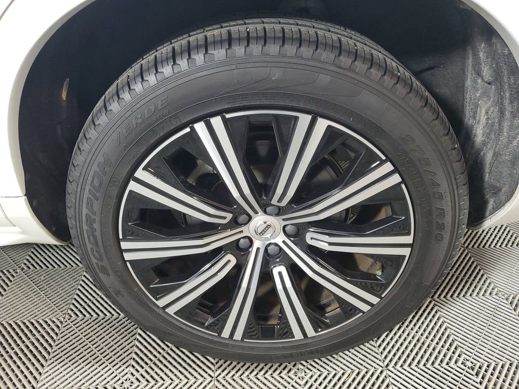 Certified 2024 Volvo XC90 B5 Plus w/ Protection Package Premier image 13