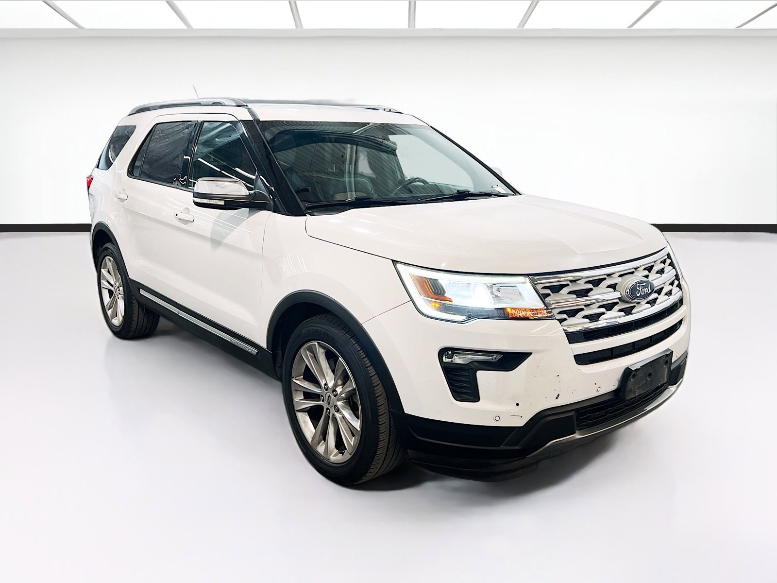 Used 2019 Ford Explorer XLT w/ Equipment Group 202A image 3