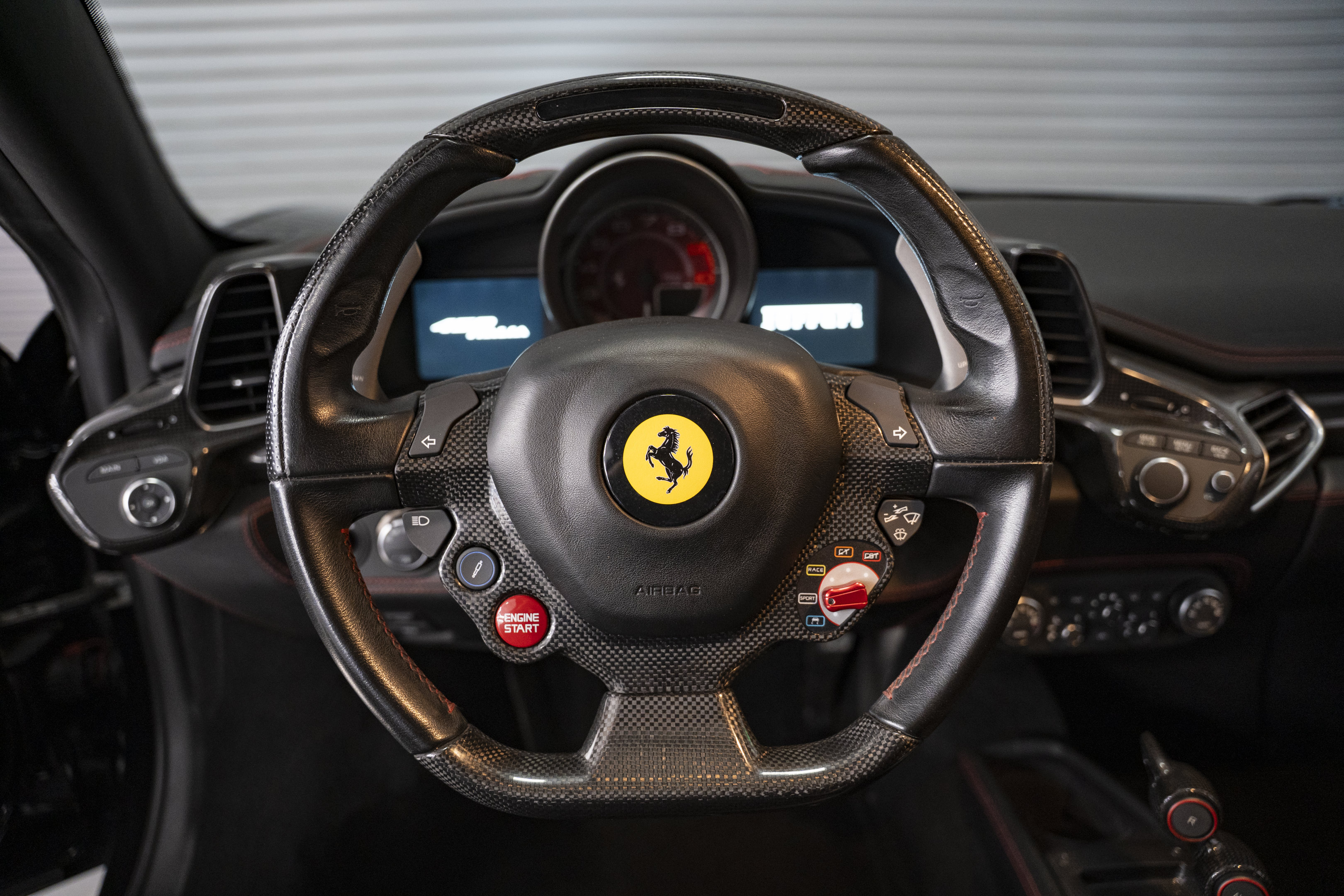 Used 2011 Ferrari 458 Italia Coupe RWD image 31