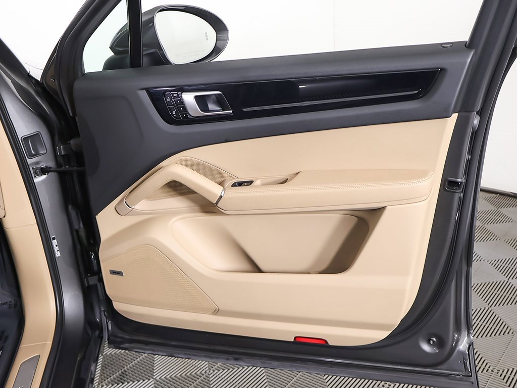 Used 2020 Porsche Cayenne image 27