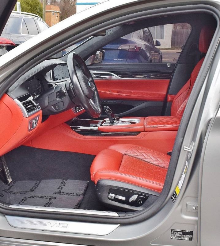 Used 2022 BMW M760i xDrive w/ Luxury Rear Seating Package image 32