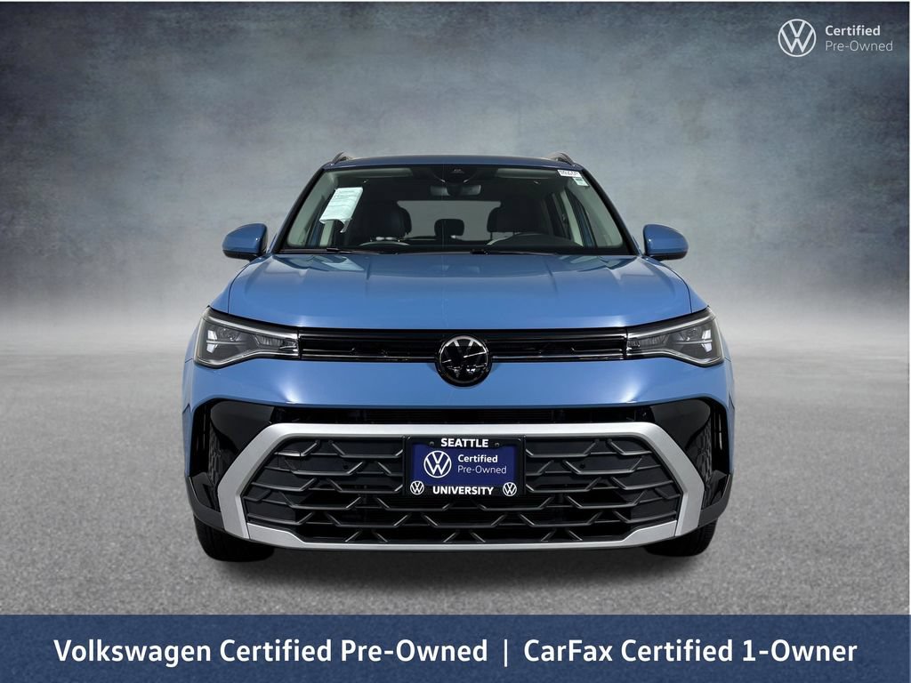 Used 2025 Volkswagen Taos SE w/ Panoramic Sunroof Package AWD/4WD image 3