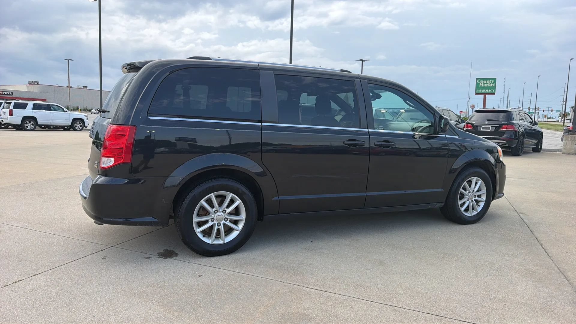Used 2019 Dodge Grand Caravan SXT w/ Driver Convenience Group FWD image 22