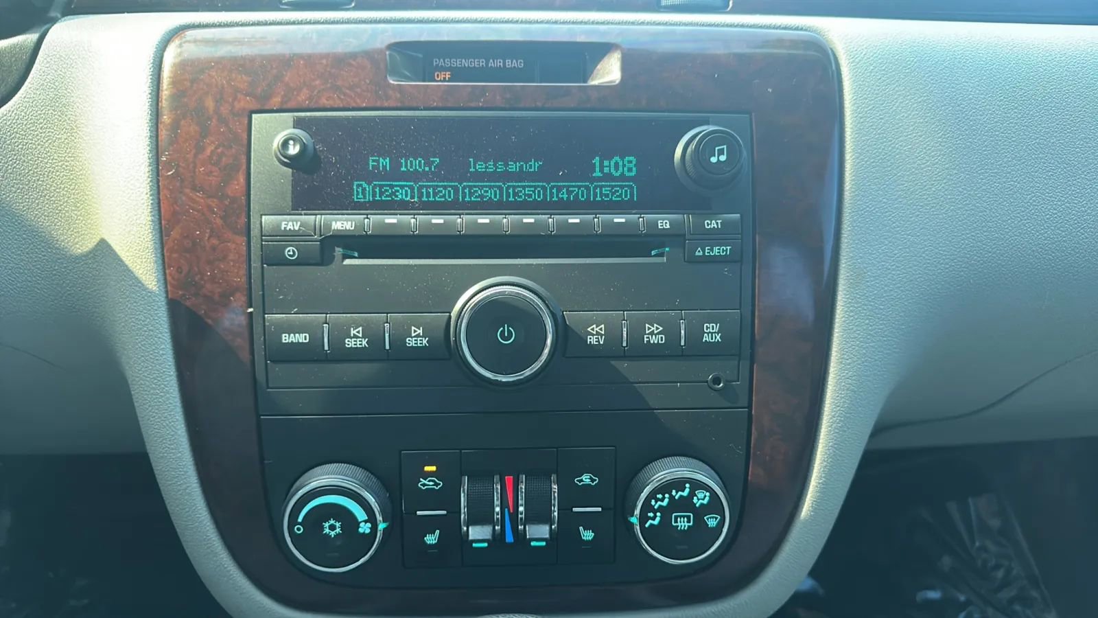 Used 2011 Chevrolet Impala LT w/ Luxury Edition Package FWD image 16