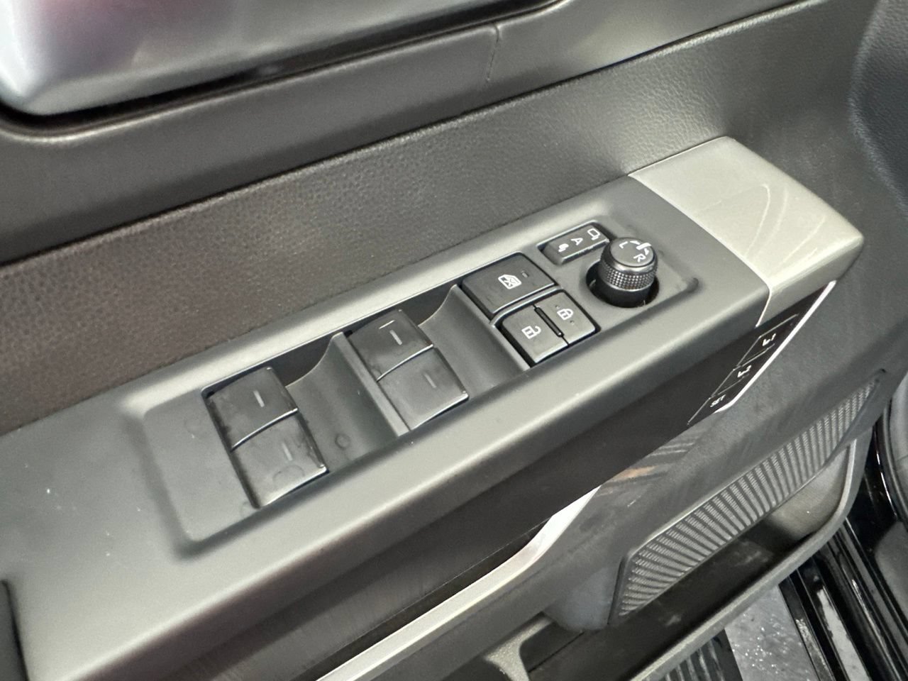 Certified 2025 Toyota Tundra Platinum AWD/4WD image 40