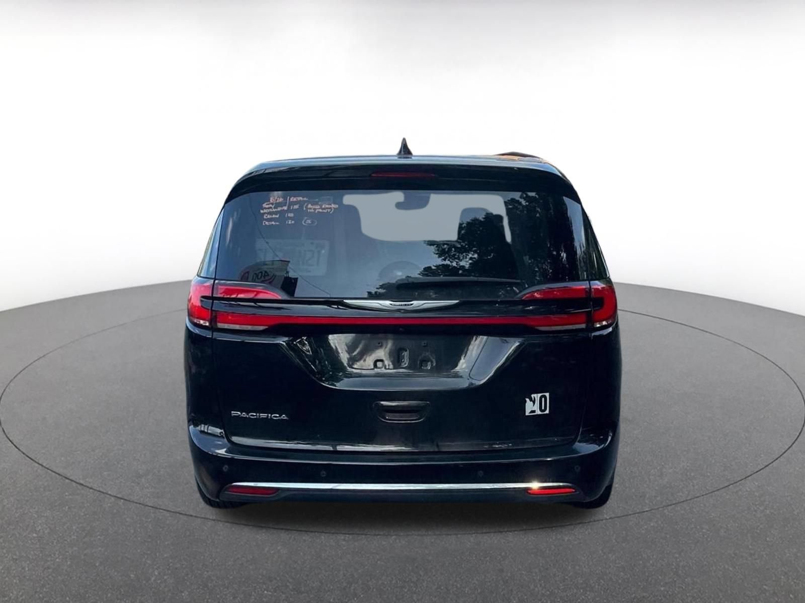 Used 2024 Chrysler Pacifica Touring-L FWD image 13