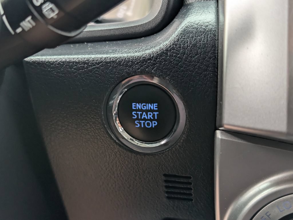 Used 2022 Toyota 4Runner SR5 AWD/4WD image 31