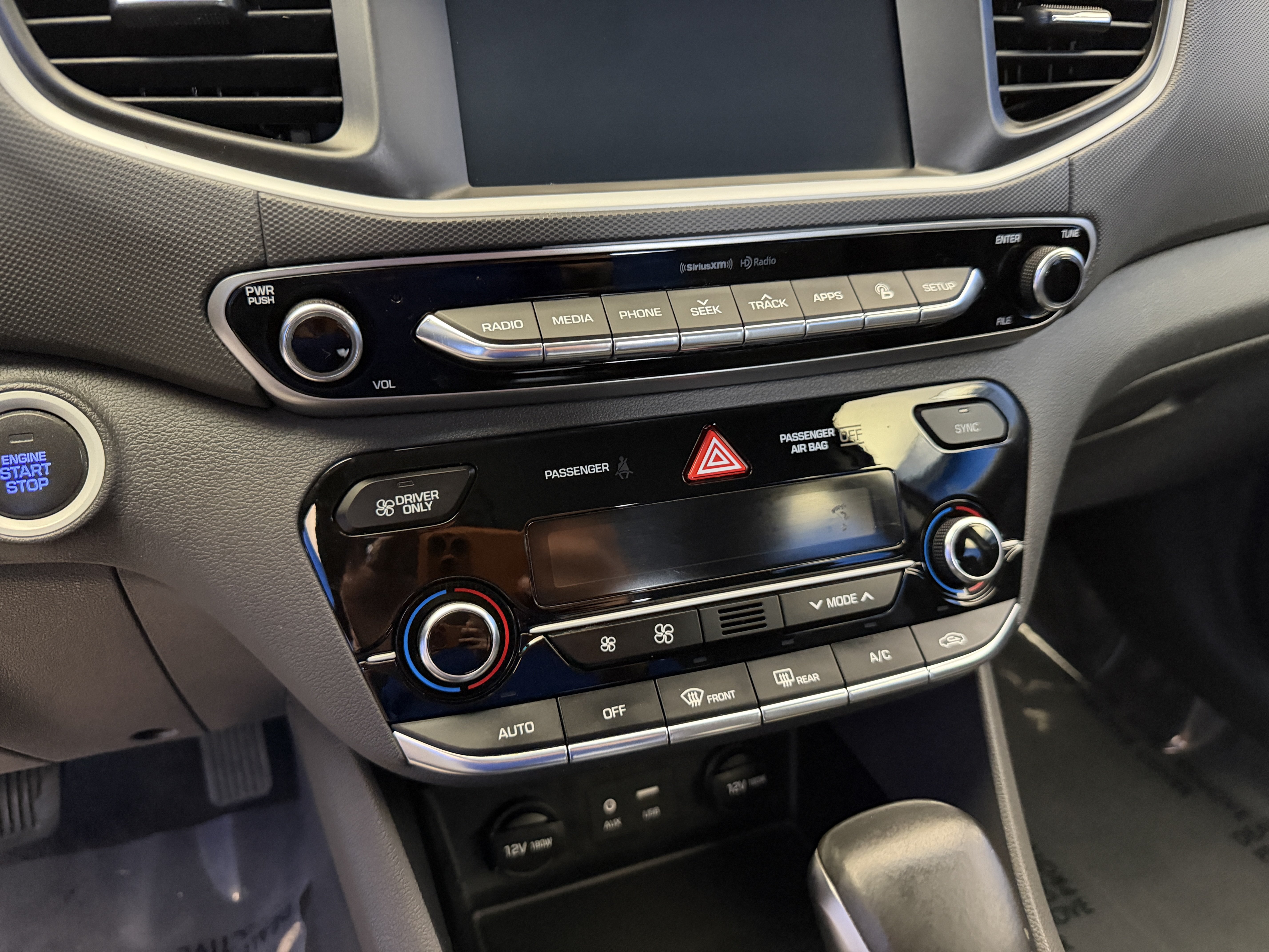 Used 2019 Hyundai Ioniq Plug-In Hybrid FWD image 21