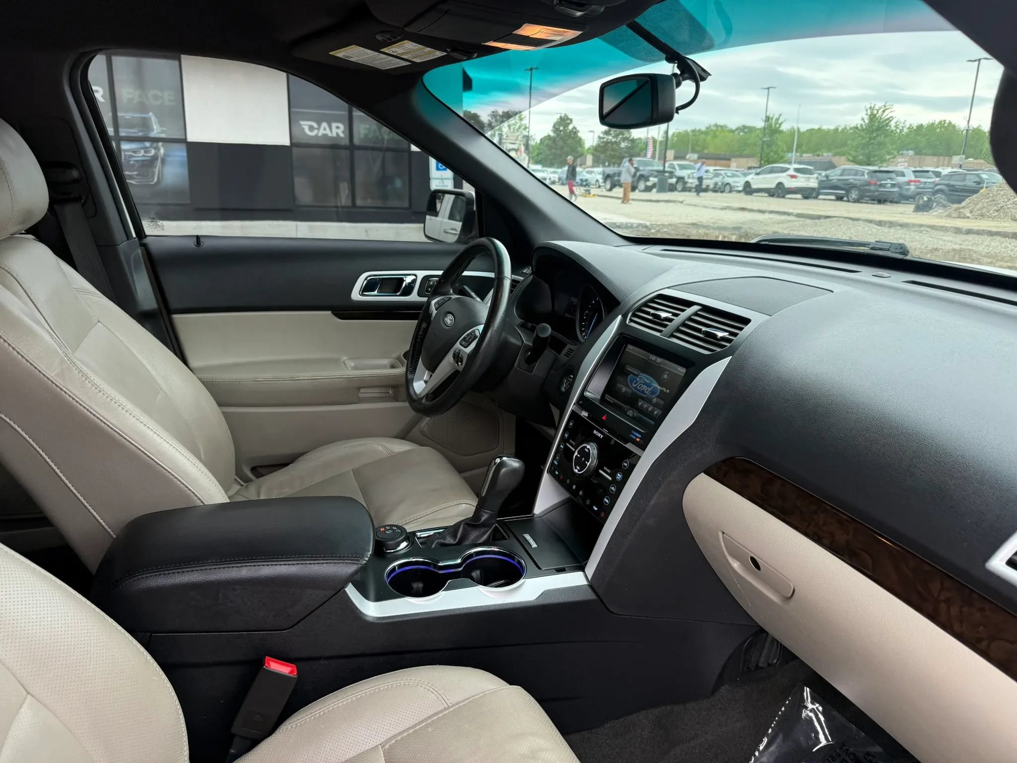 Used 2015 Ford Explorer Limited w/ Equipment Group 301A AWD/4WD image 27