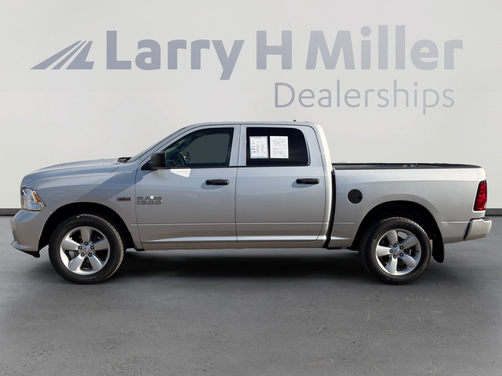 Used 2013 RAM 1500 Express AWD/4WD image 2
