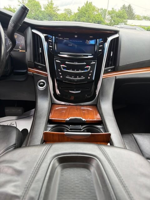 Used 2015 Cadillac Escalade Premium AWD/4WD image 13