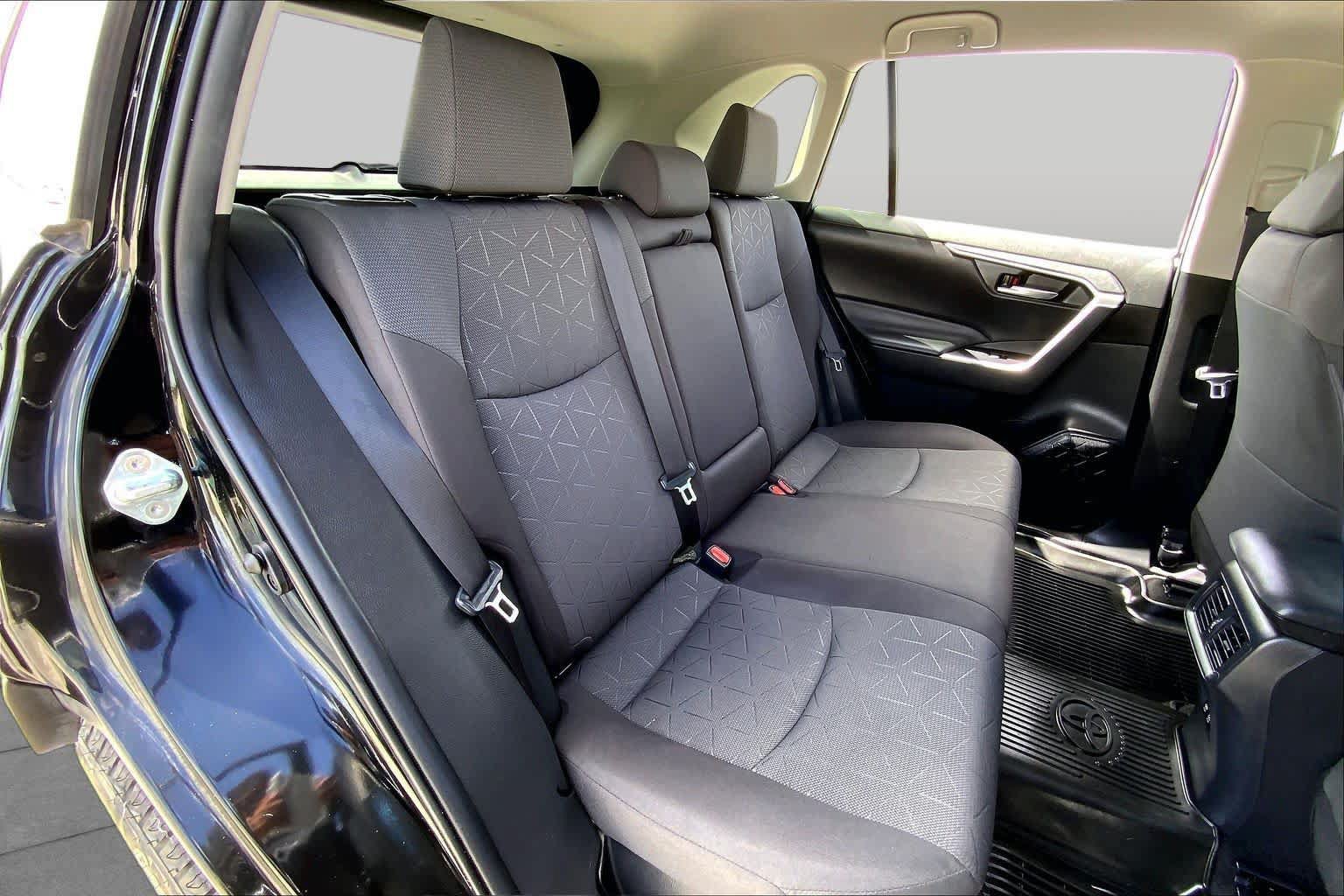 Used 2021 Toyota RAV4 XLE w/ XLE Grade Weather Package AWD/4WD image 19