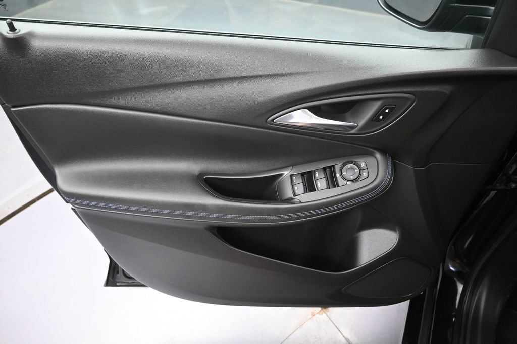 Used 2025 Buick Encore GX Sport Touring FWD image 21