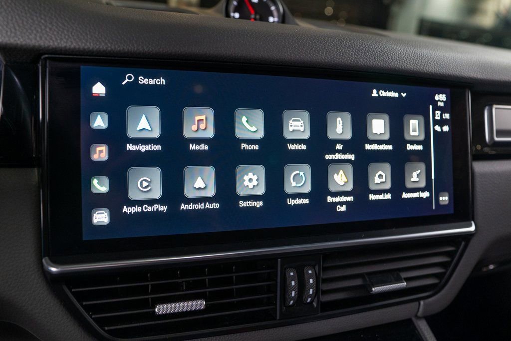 Certified 2023 Porsche Cayenne Platinum Edition image 29