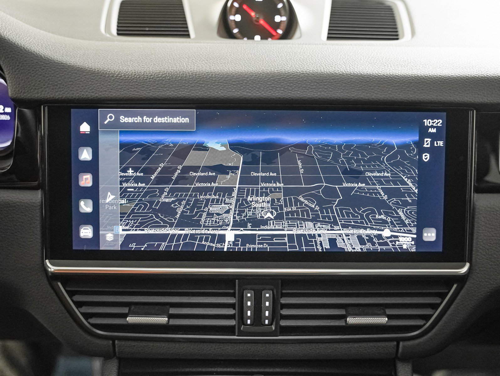 Certified 2022 Porsche Cayenne Platinum Edition w/ Premium Package Plus image 23