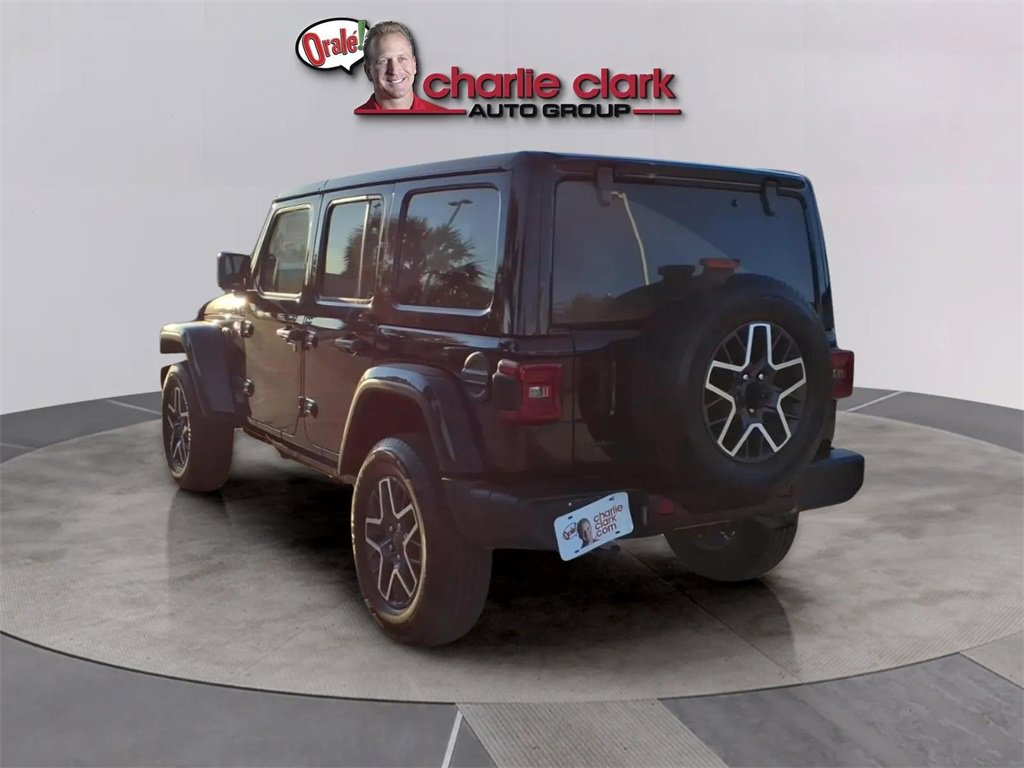 Used 2025 Jeep Wrangler Sahara image 3