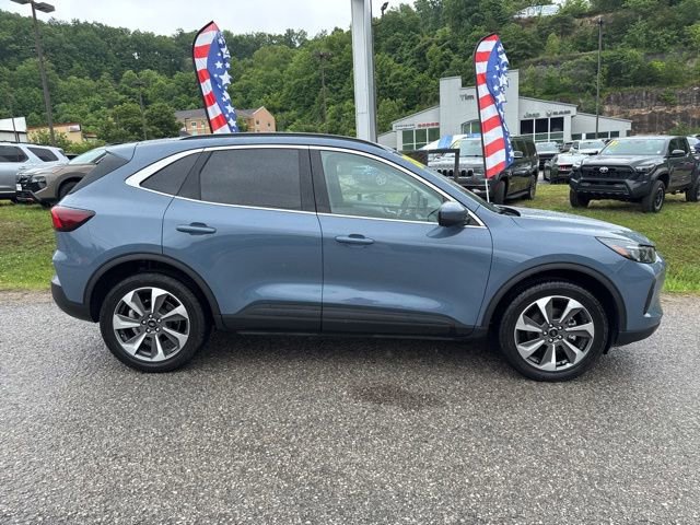 Used 2024 Ford Escape Platinum AWD/4WD image 2