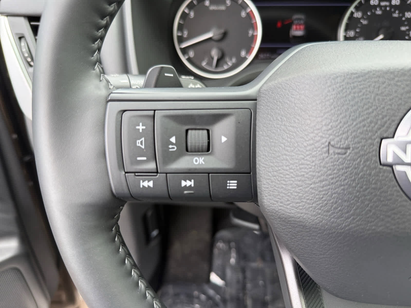 Used 2025 Nissan Rogue SV FWD image 23