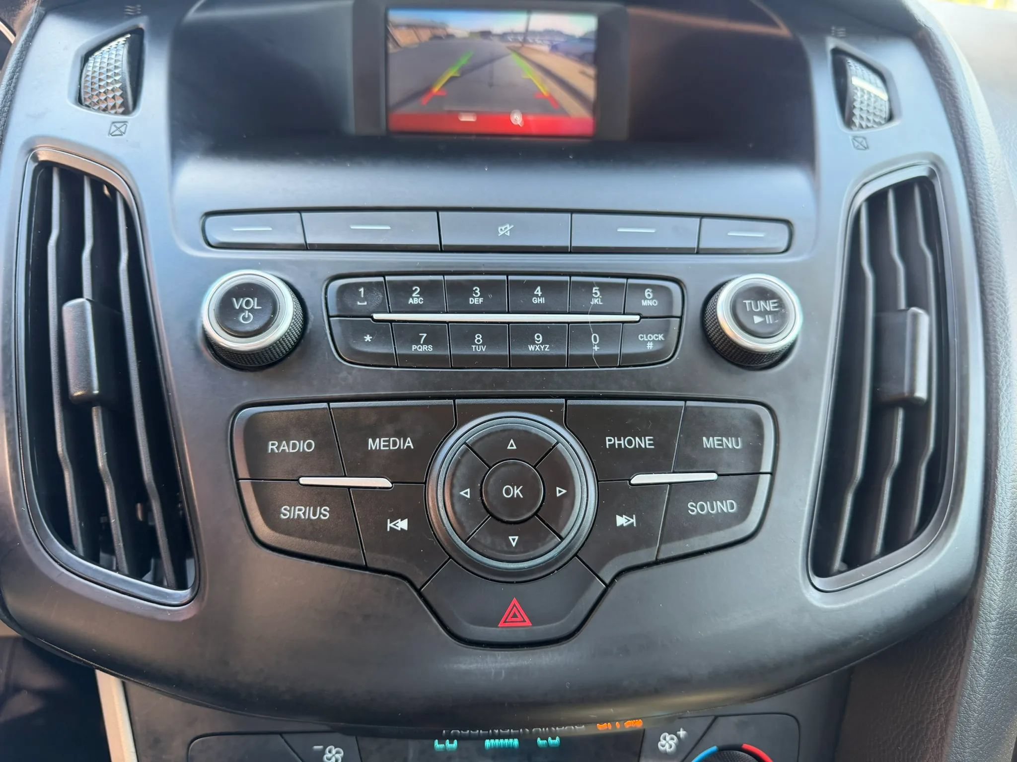 Used 2018 Ford Focus SE FWD image 22