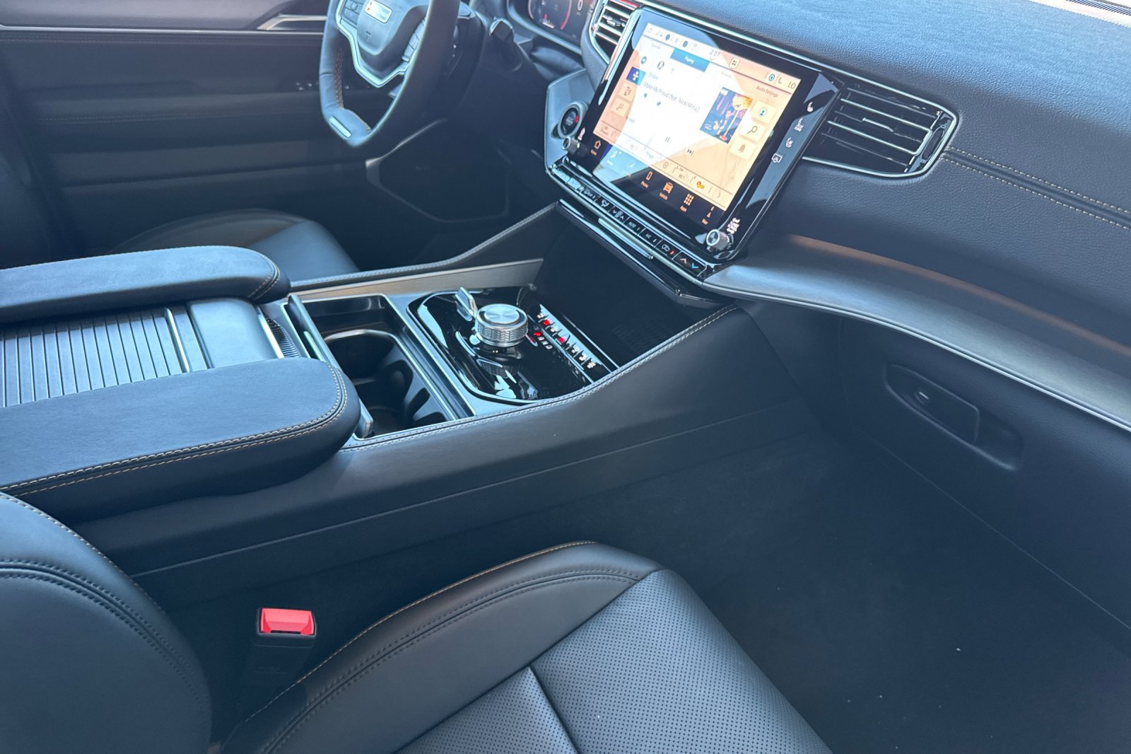 New 2026 Jeep Grand Wagoneer L 4WD image 14