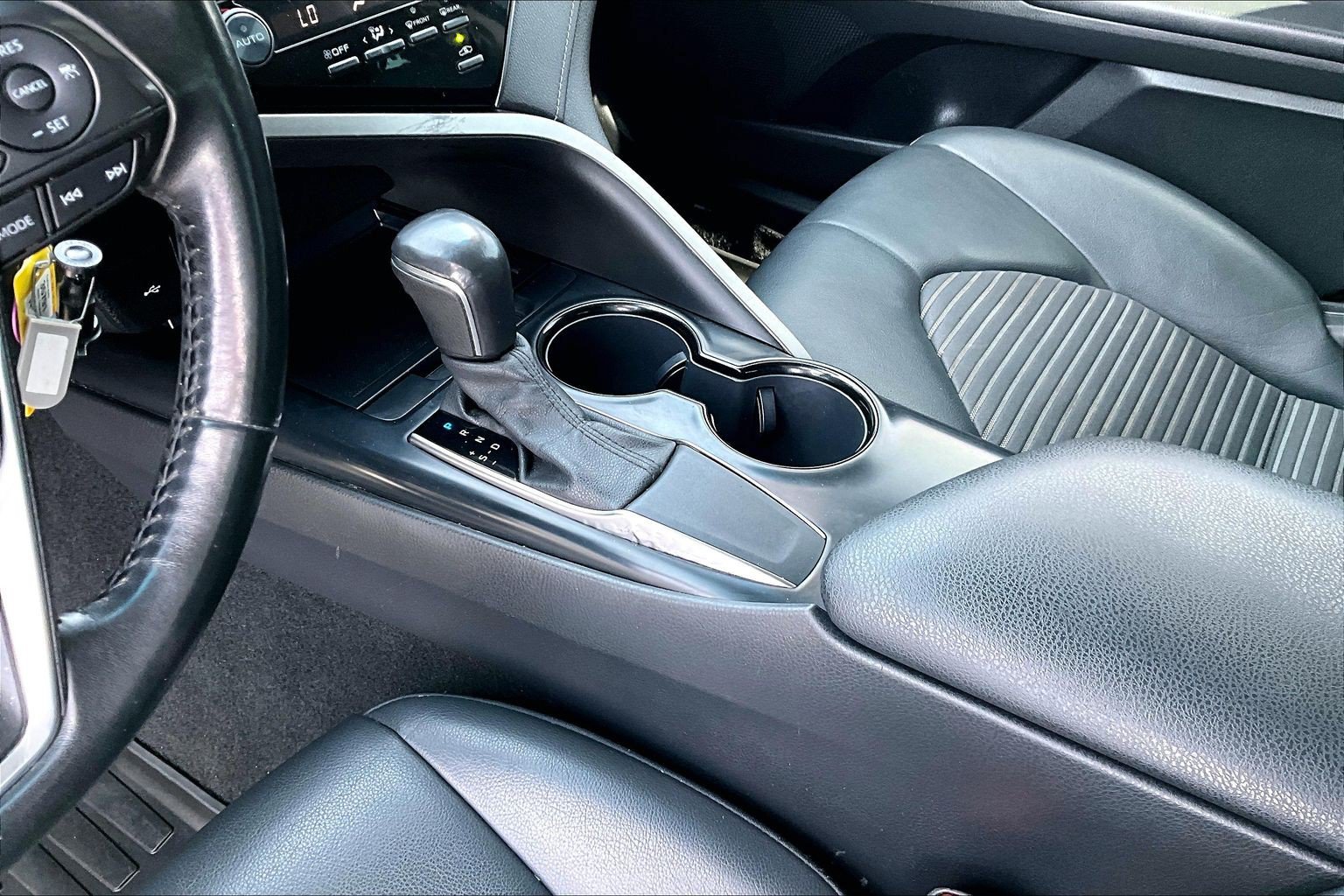 Used 2020 Toyota Camry SE FWD image 13