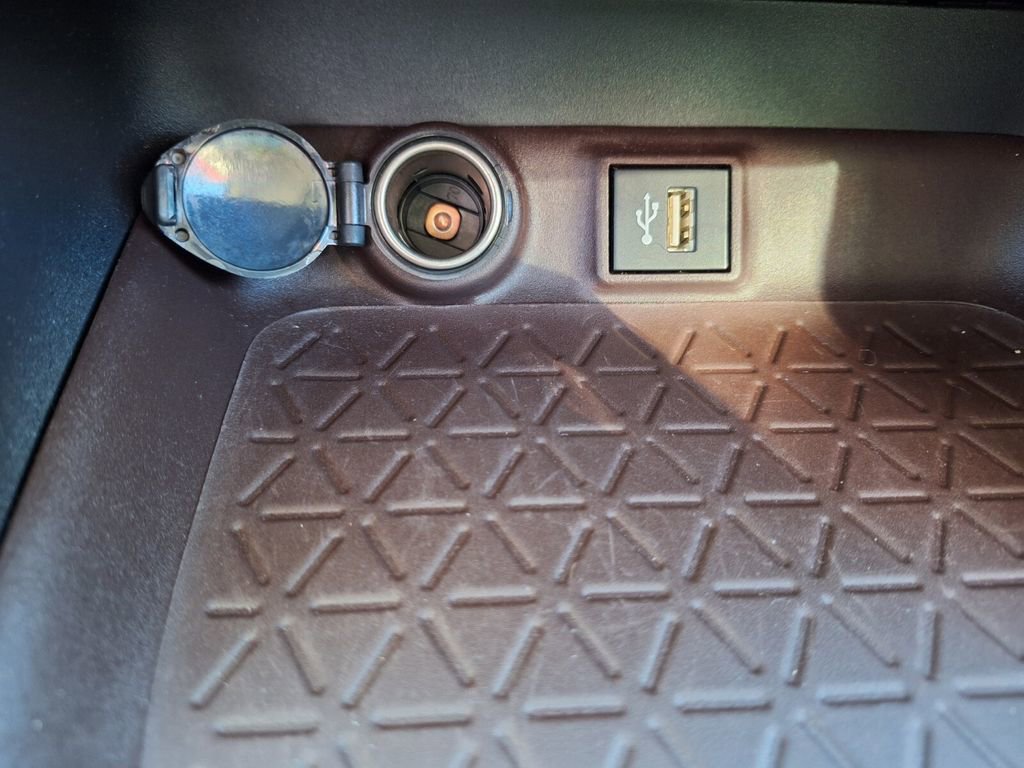 Used 2024 Toyota RAV4 Limited image 16