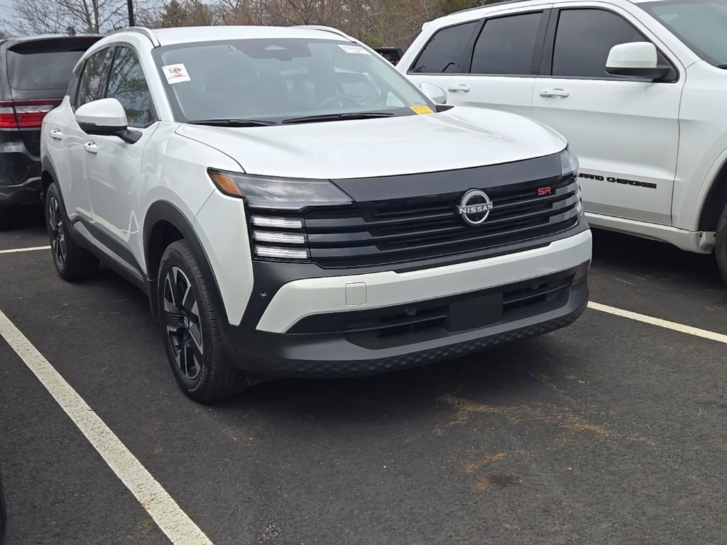 Used 2025 Nissan Kicks SR w/ Illumination Package image 2