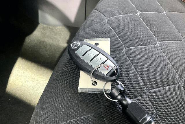 Certified 2020 Nissan Kicks SR FWD image 14