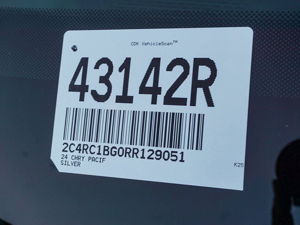 Used 2024 Chrysler Pacifica Touring-L image 27