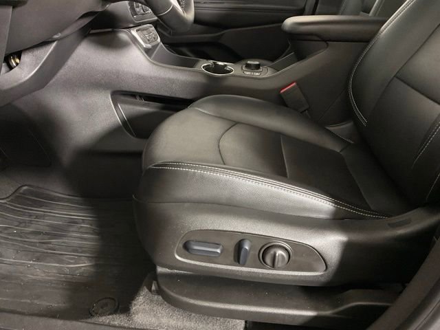 Used 2024 GMC Terrain SLT image 32