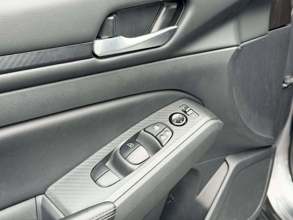 Used 2025 Nissan Altima 2.5 SV FWD image 16