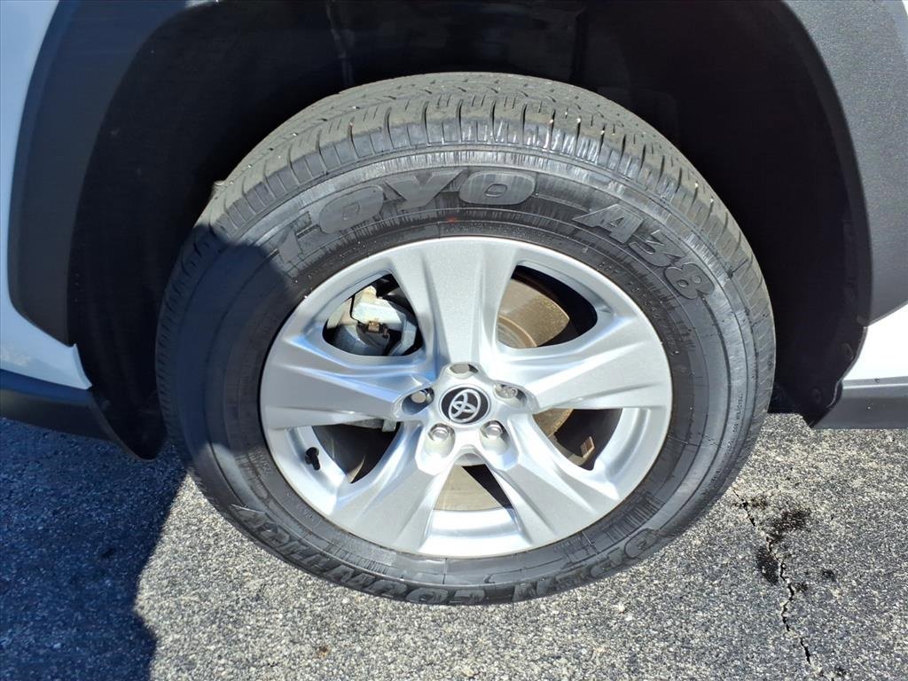 Used 2021 Toyota RAV4 XLE w/ Convenience Package image 27