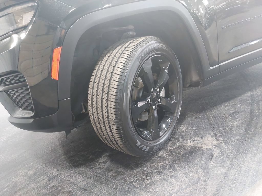Used 2023 Jeep Grand Cherokee Altitude AWD/4WD image 31