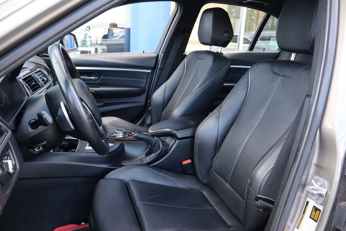 Used 2016 BMW 340i xDrive Sedan AWD/4WD image 12