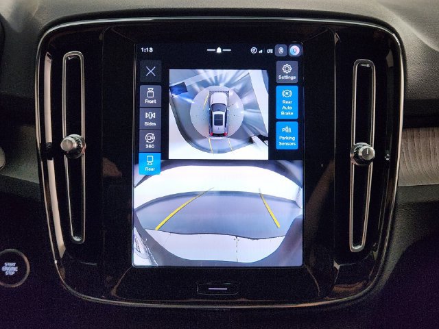 Certified 2026 Volvo XC40 B5 Plus AWD/4WD image 18