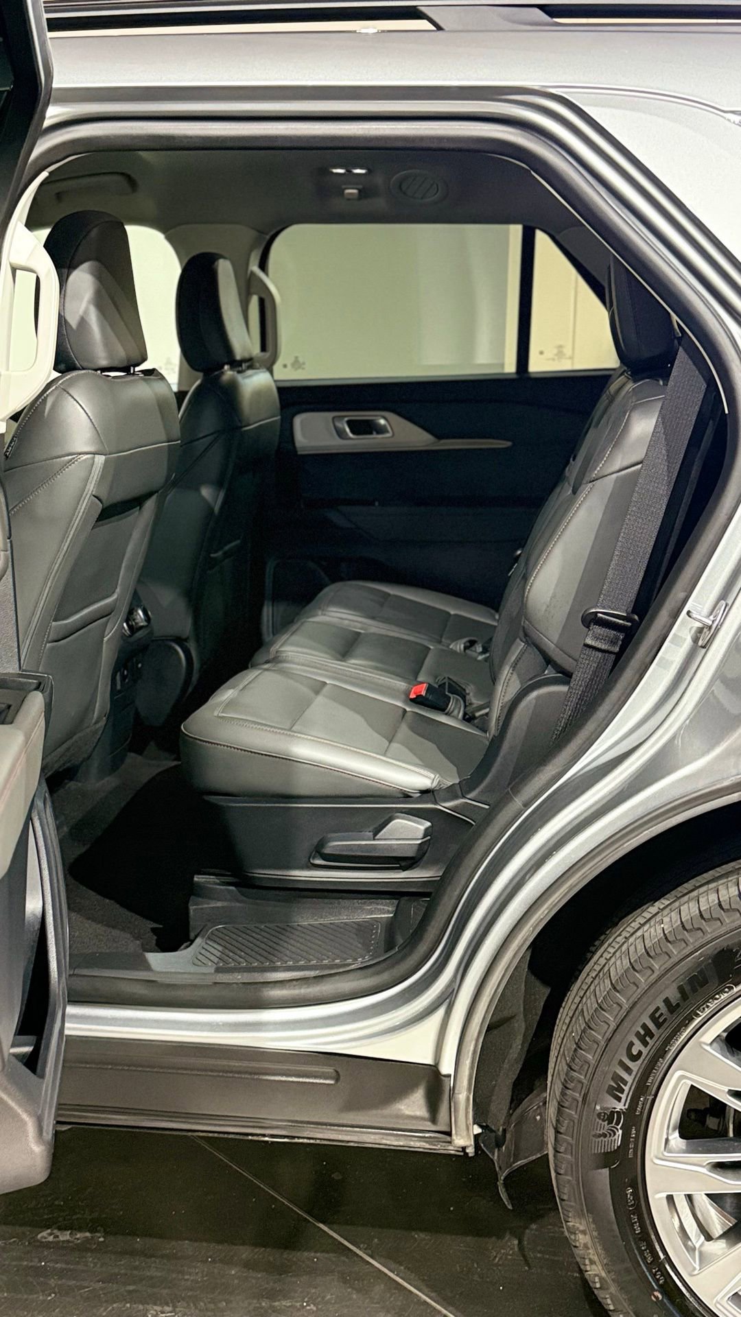 Used 2025 Ford Explorer Active w/ Active Comfort Package image 49